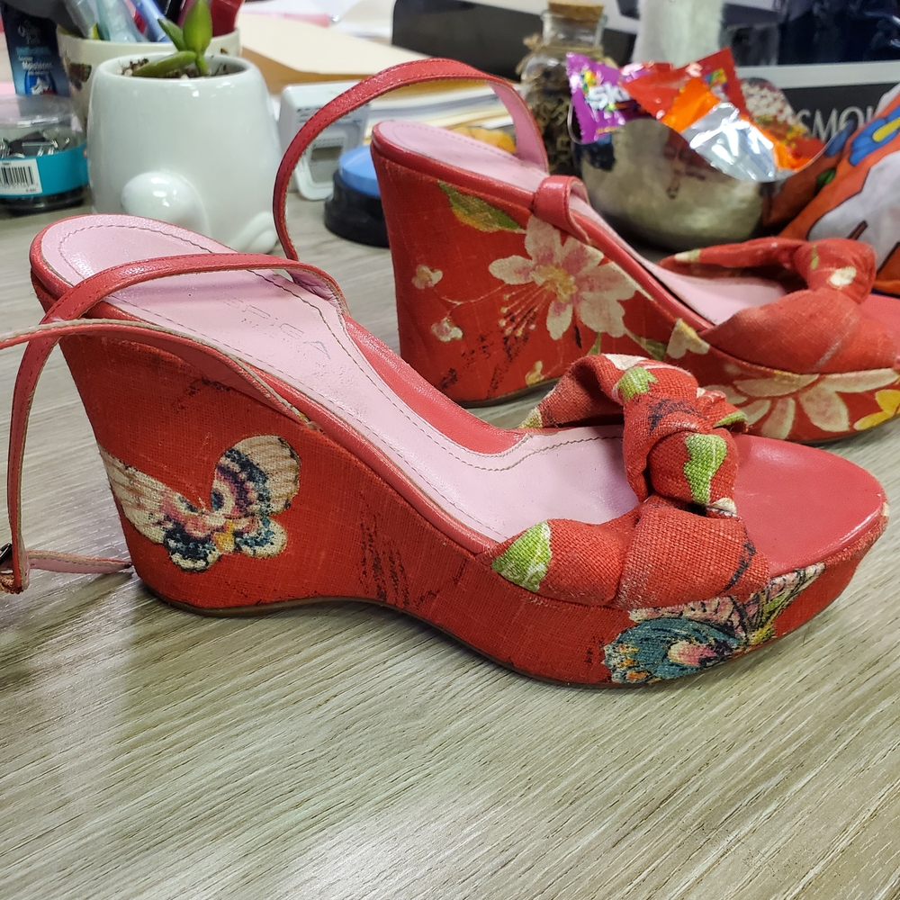 Via Spiga Red Butterfly And Floral Wedge Sandals